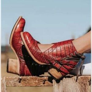 Freebird Desert Red Croco boots
